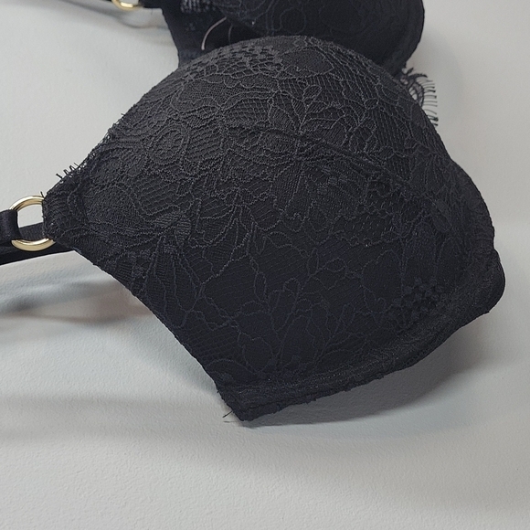 32DD Victoria's Secret Push Up black bra with gold rings - Picture 4 of 12